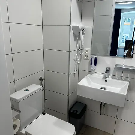 - 24h Self-check-in * Linz