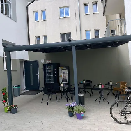 Hostel - 24h Self-check-in