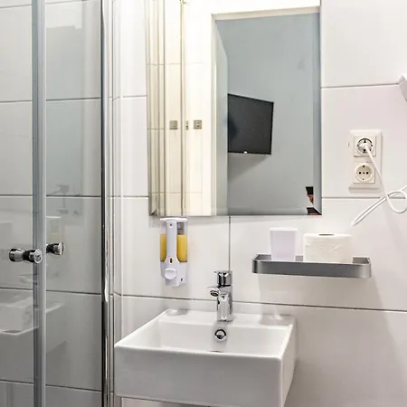 - 24h Self-check-in * Linz