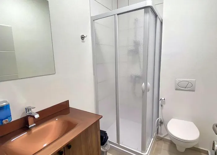 - 24h Self-check-in Hostal *