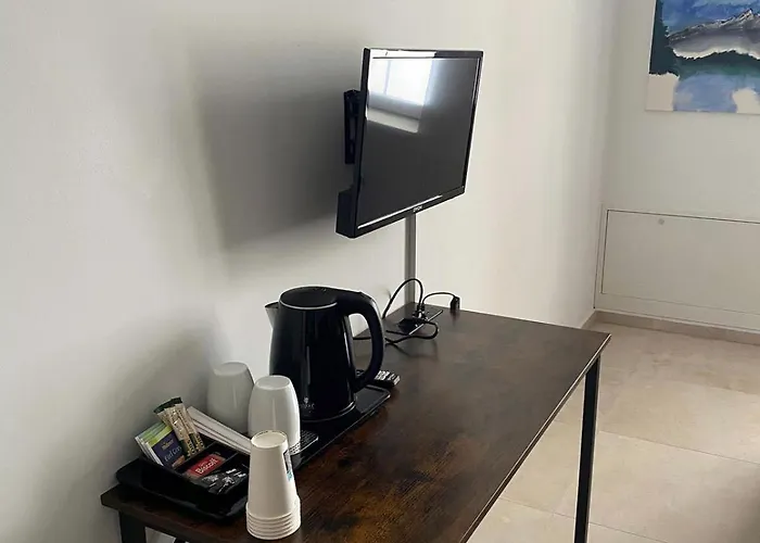 Hostal - 24h Self-check-in *