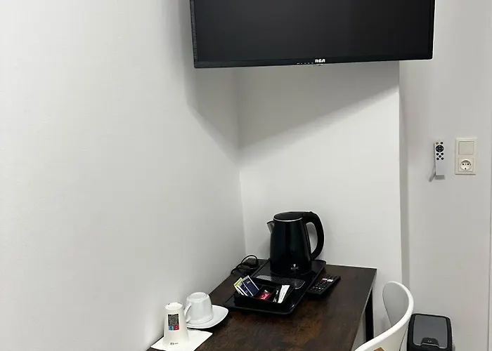 Hostal - 24h Self-check-in Linz