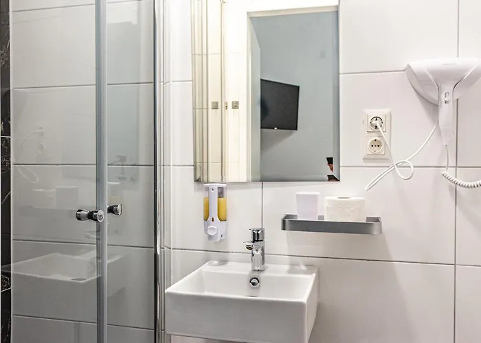 - 24h Self-check-in * Linz