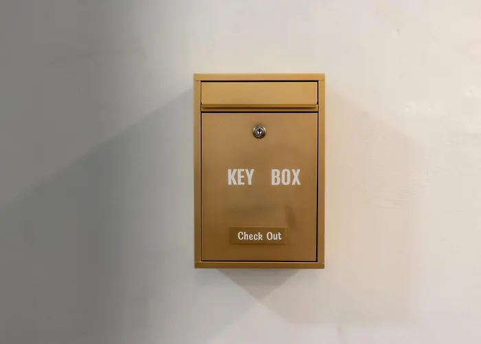 - 24h Self-check-in Hostal *